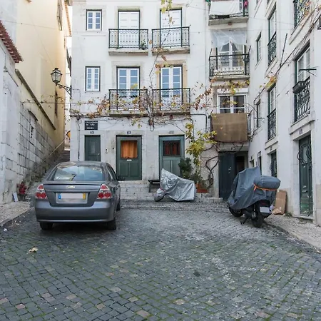 Cosy Alfama Apartment